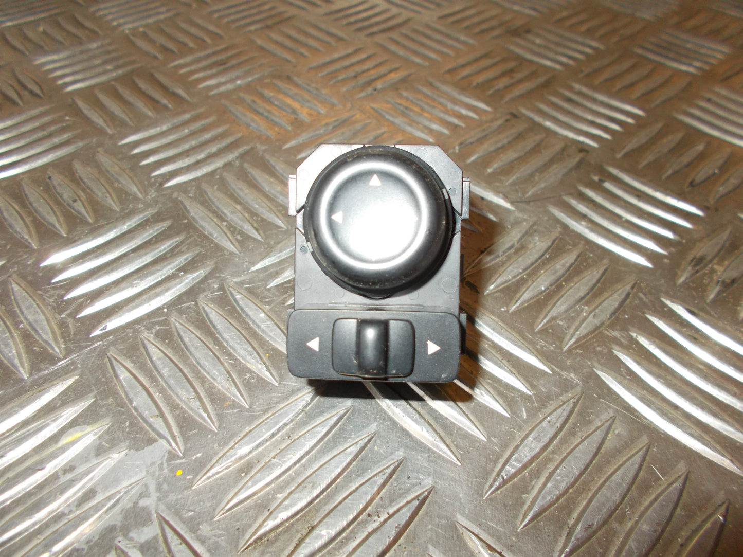 Nissan Note Kontakt Sidespejl Med OEM Nr. 255703TB1A Fra Nissan Ophugger