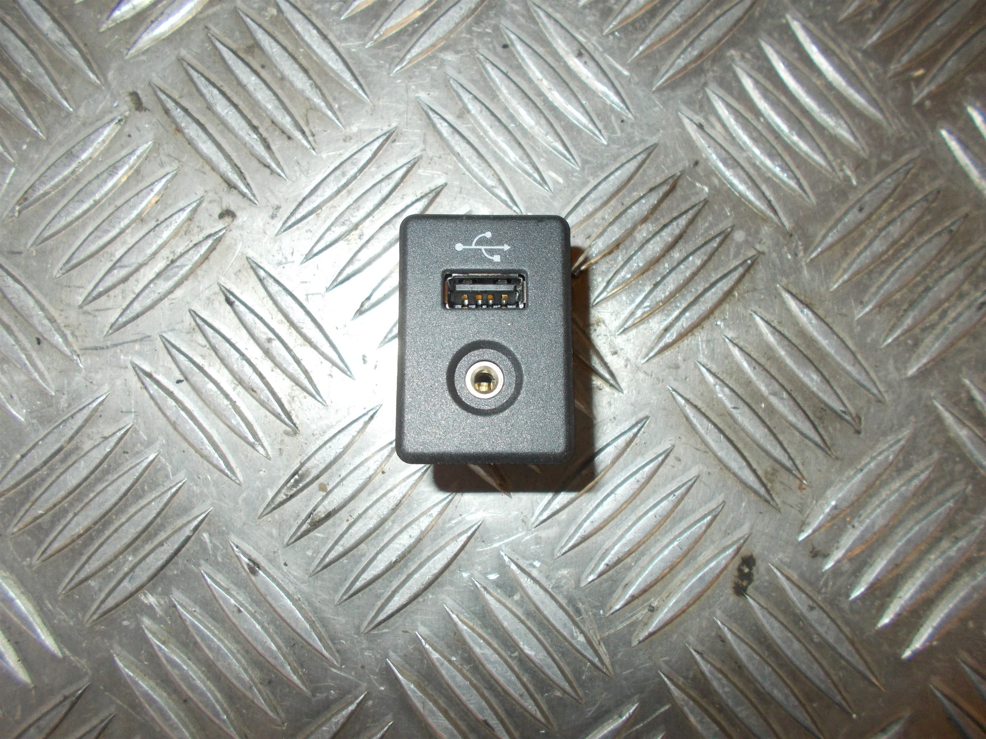 Nissan Note Radio Div. Tilbehør Med OEM Nr. Ophugger Fra Nissan Ophugger