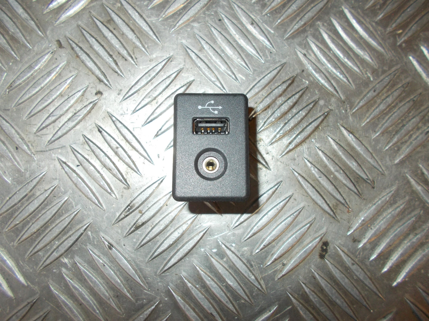 Nissan Note Radio Div. Tilbehør Med OEM Nr. Ophugger Fra Nissan Ophugger