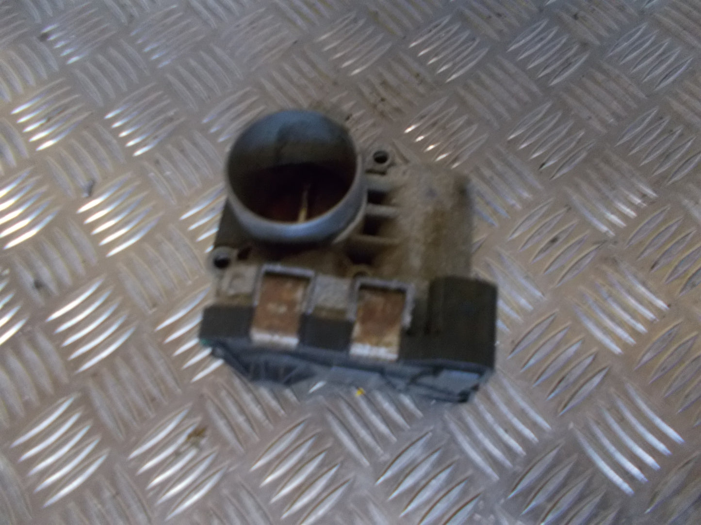 Fiat 500 Spjældhus Med OEM Nr. 40SMF10 Fra Fiat Ophugger