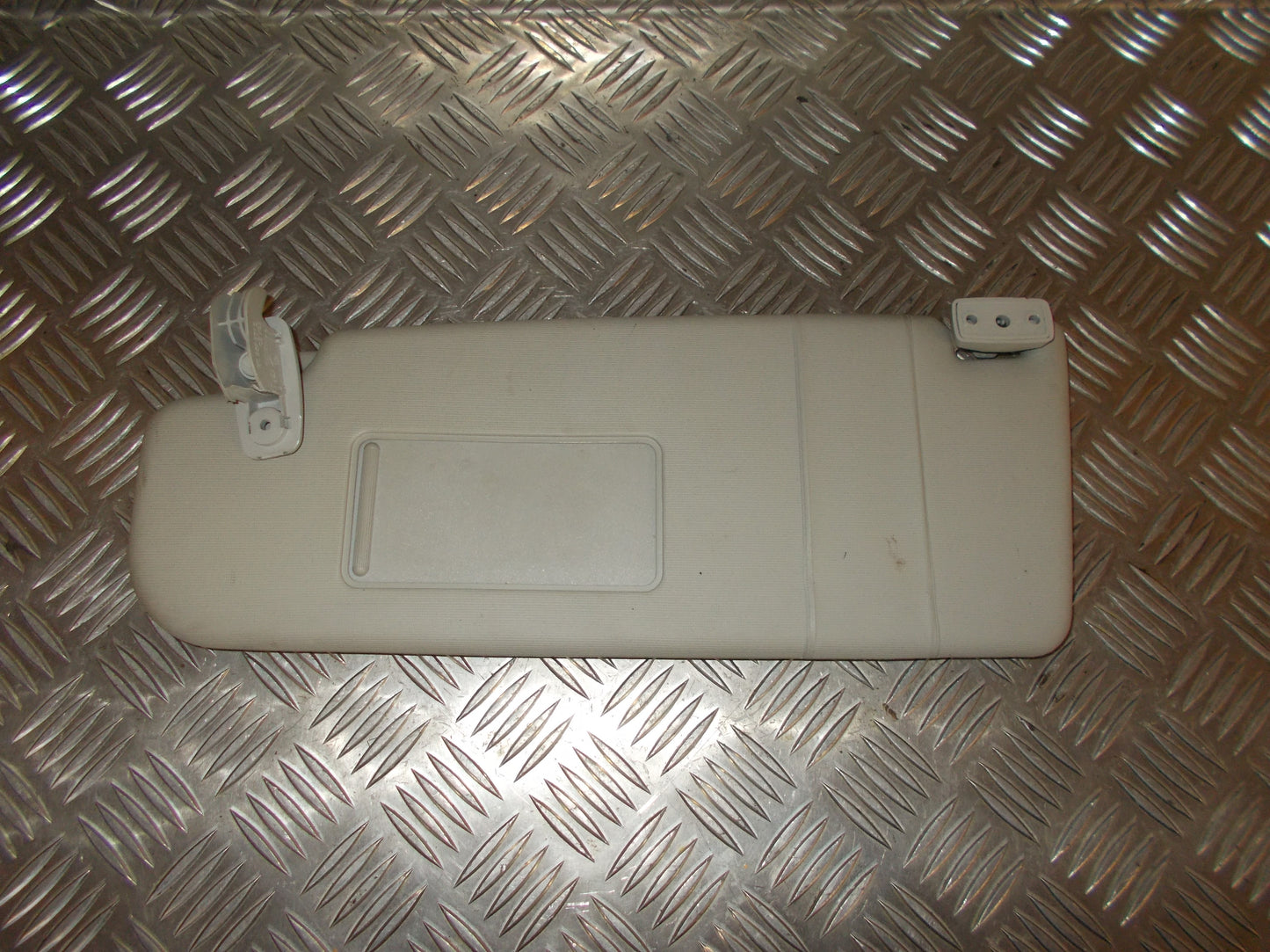 Skoda Octavia Solskærm Med OEM Nr. 1Z0857551D Fra Skoda Ophugger