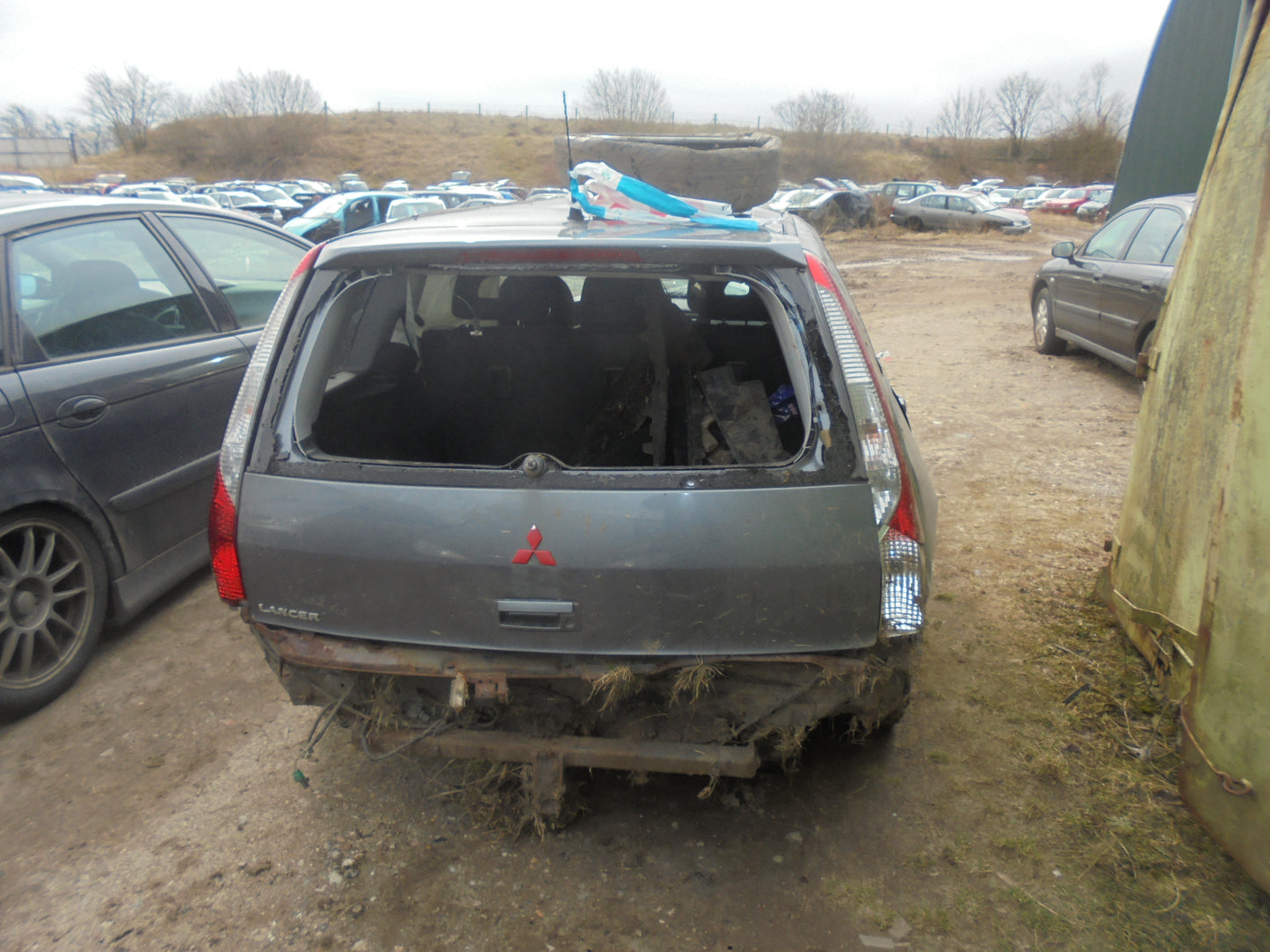 Mitsubishi Lancer Pluk-Selv-Bil Med OEM Nr. Ophugger Fra Mitsubishi Ophugger
