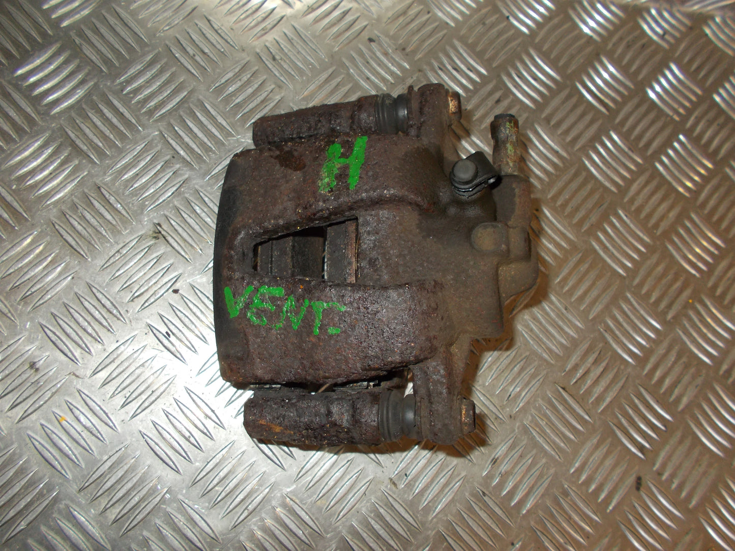 Opel Corsa D Bremsekaliber HF Med OEM Nr. Ophugger Fra Opel Ophugger