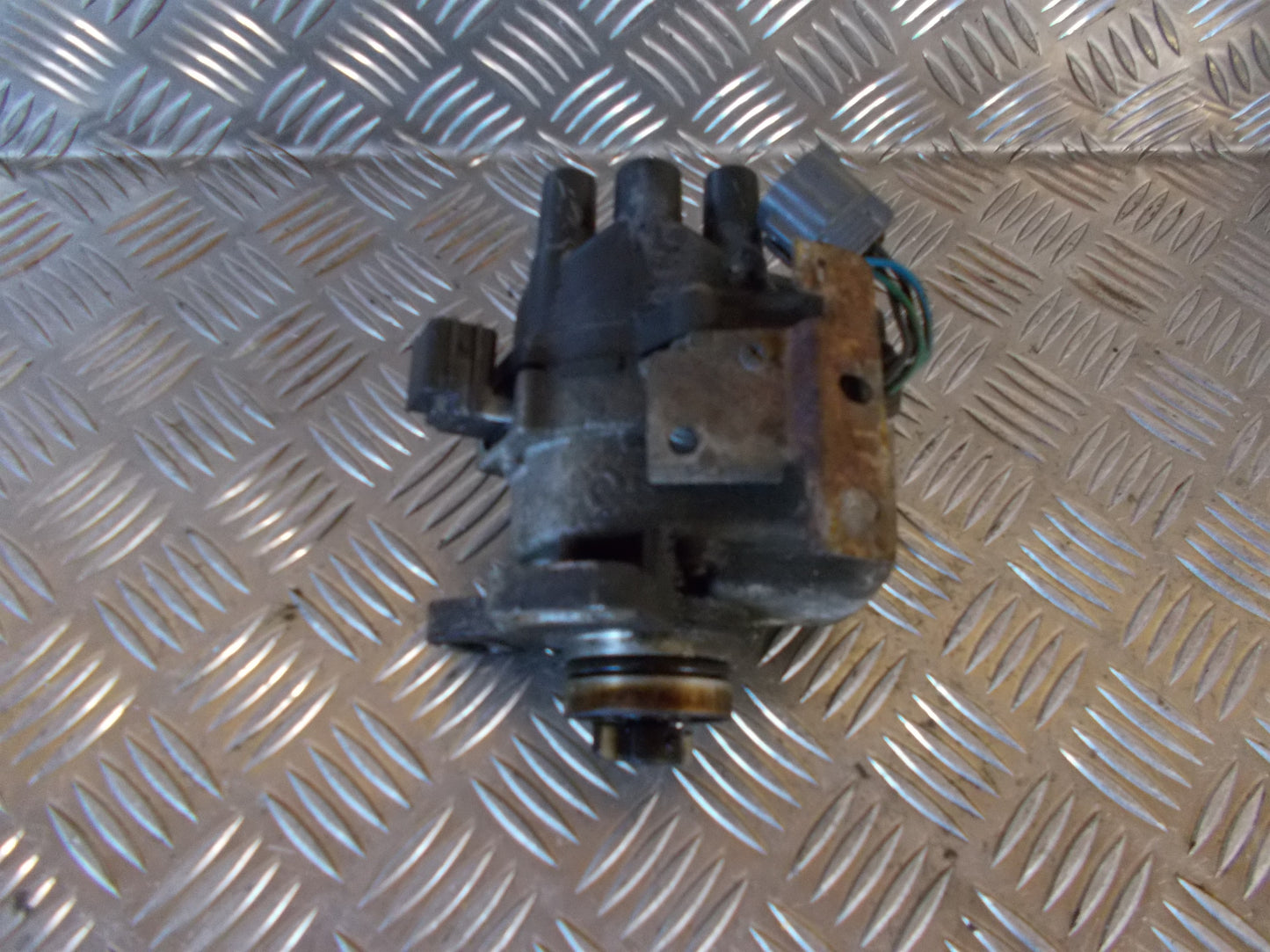 Mazda 121 DB12 Strømfordeler El Med OEM Nr. D4T8902 Fra Mazda Ophugger