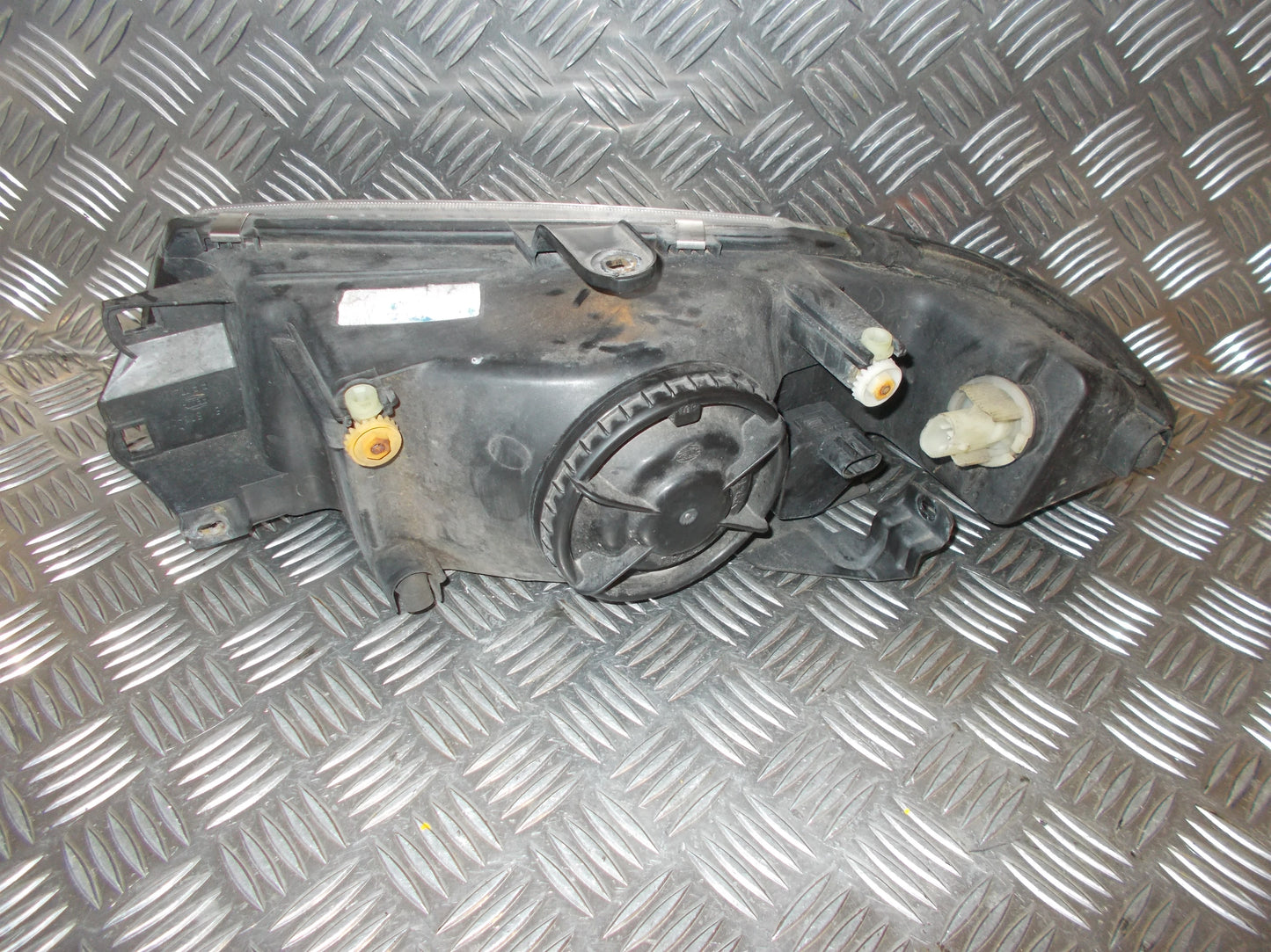 Mitsubishi Carisma Forlygte Med OEM Nr. MR972794 Fra Mitsubishi Ophugger
