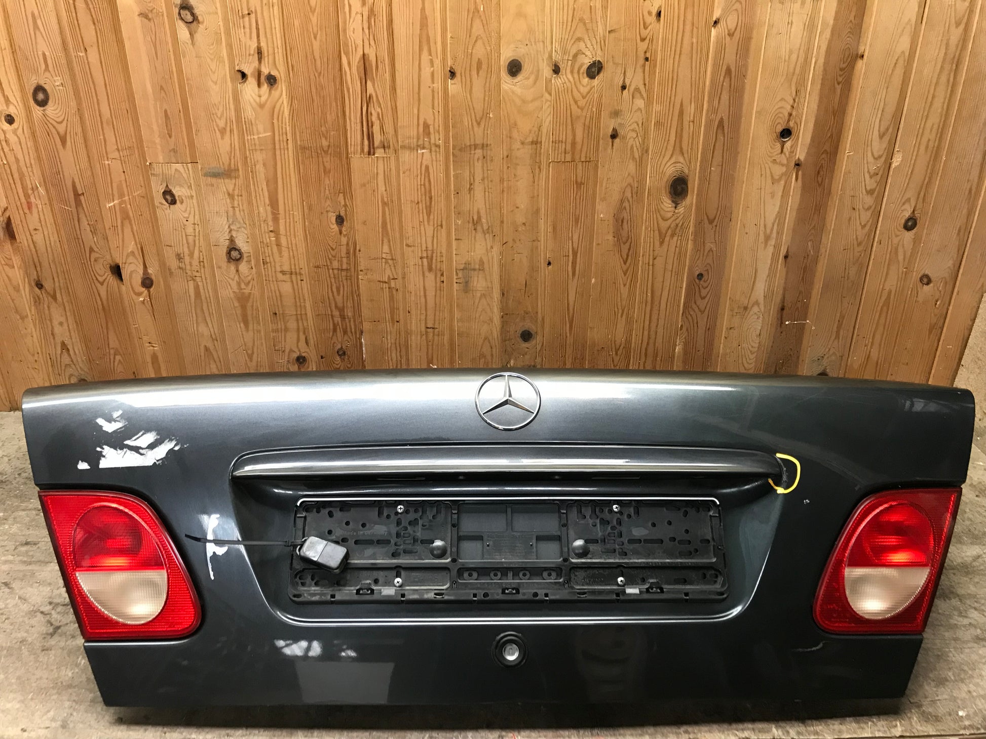 Mercedes E W210 Bagklap Med OEM Nr. Ophugger Fra Mercedes Ophugger