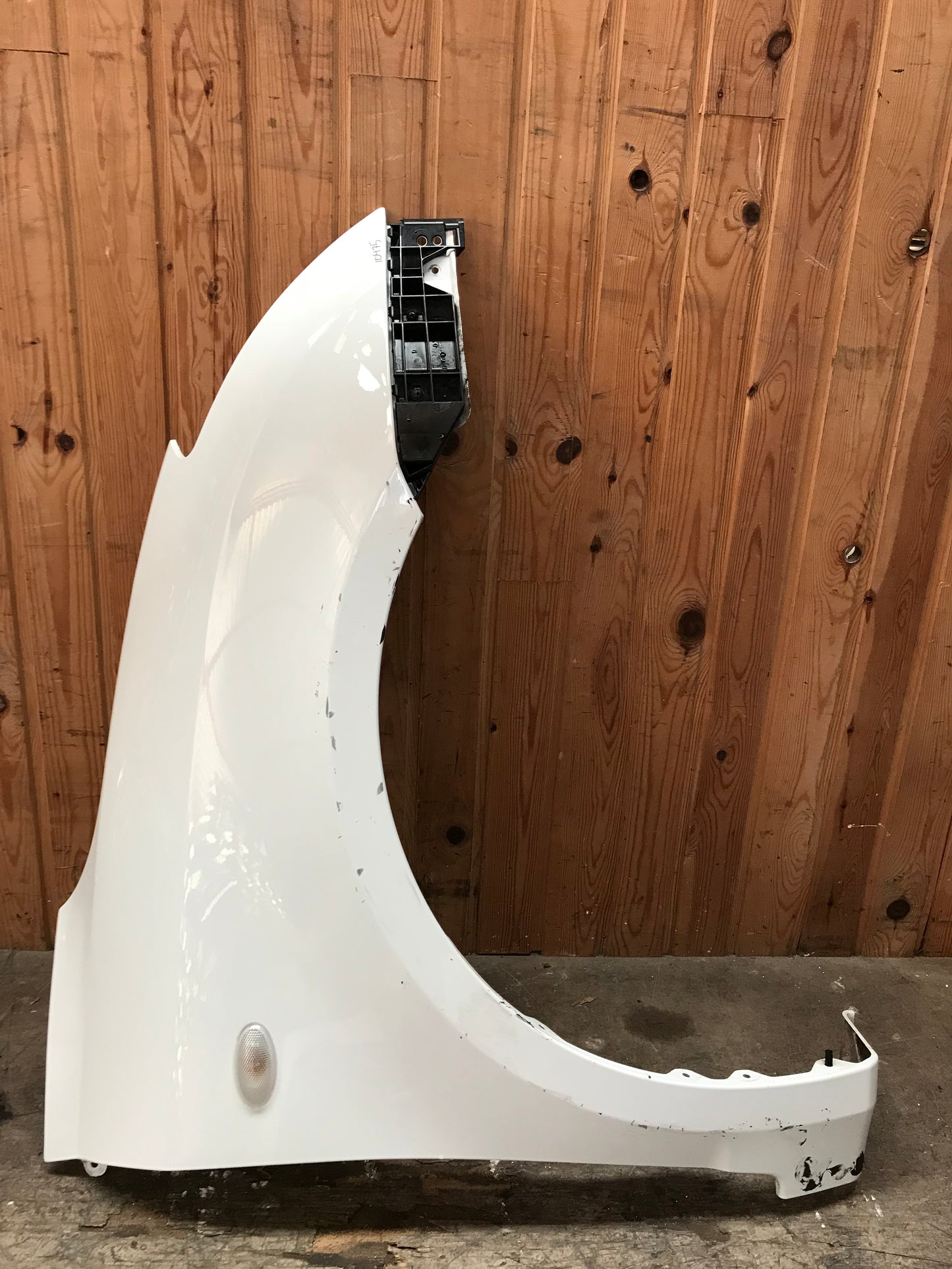 Suzuki Swift Forskærm H Med OEM Nr. 5761163J20 Fra Suzuki Ophugger