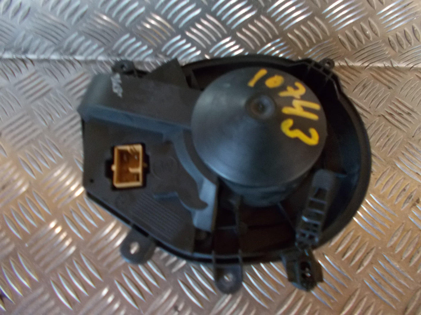 Audi A4 8D Varmeblæser Med OEM Nr. Ophugger Fra Audi Ophugger