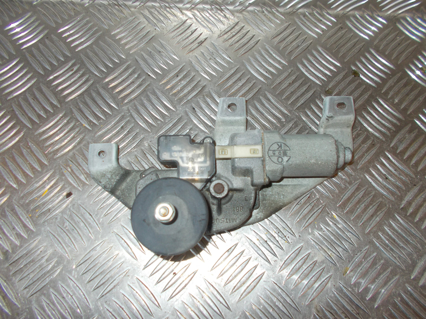 Suzuki Swift Bagrudevisker Motor Med OEM Nr. Ophugger Fra Suzuki Ophugger
