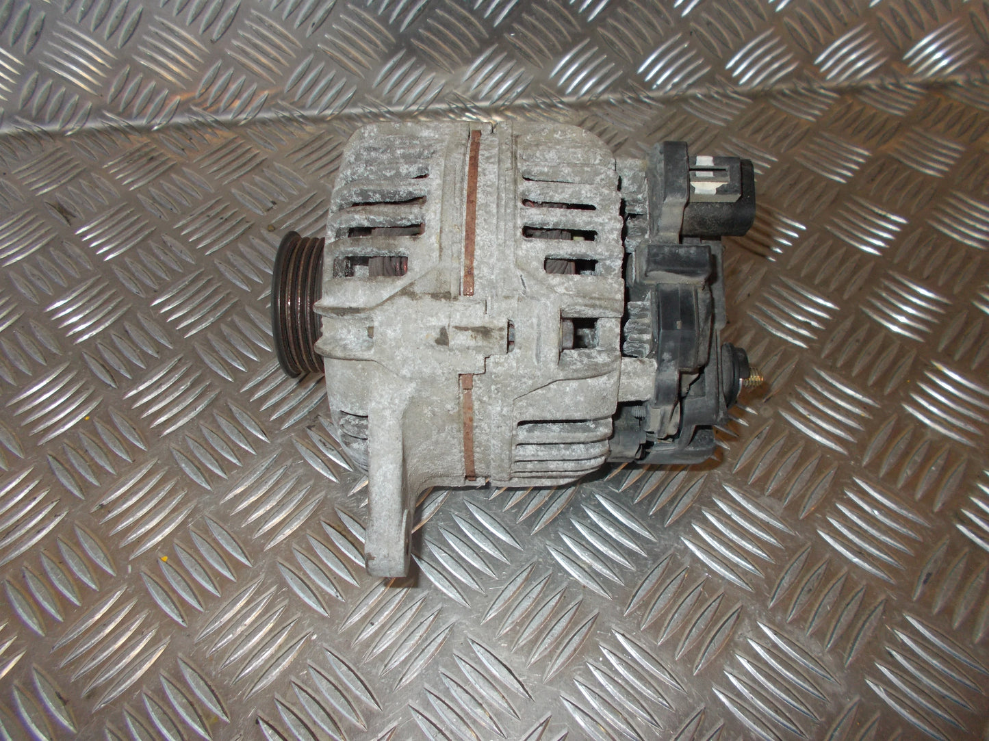 Mitsubishi Carisma Generator Med OEM Nr. 0124325010 Fra Mitsubishi Ophugger