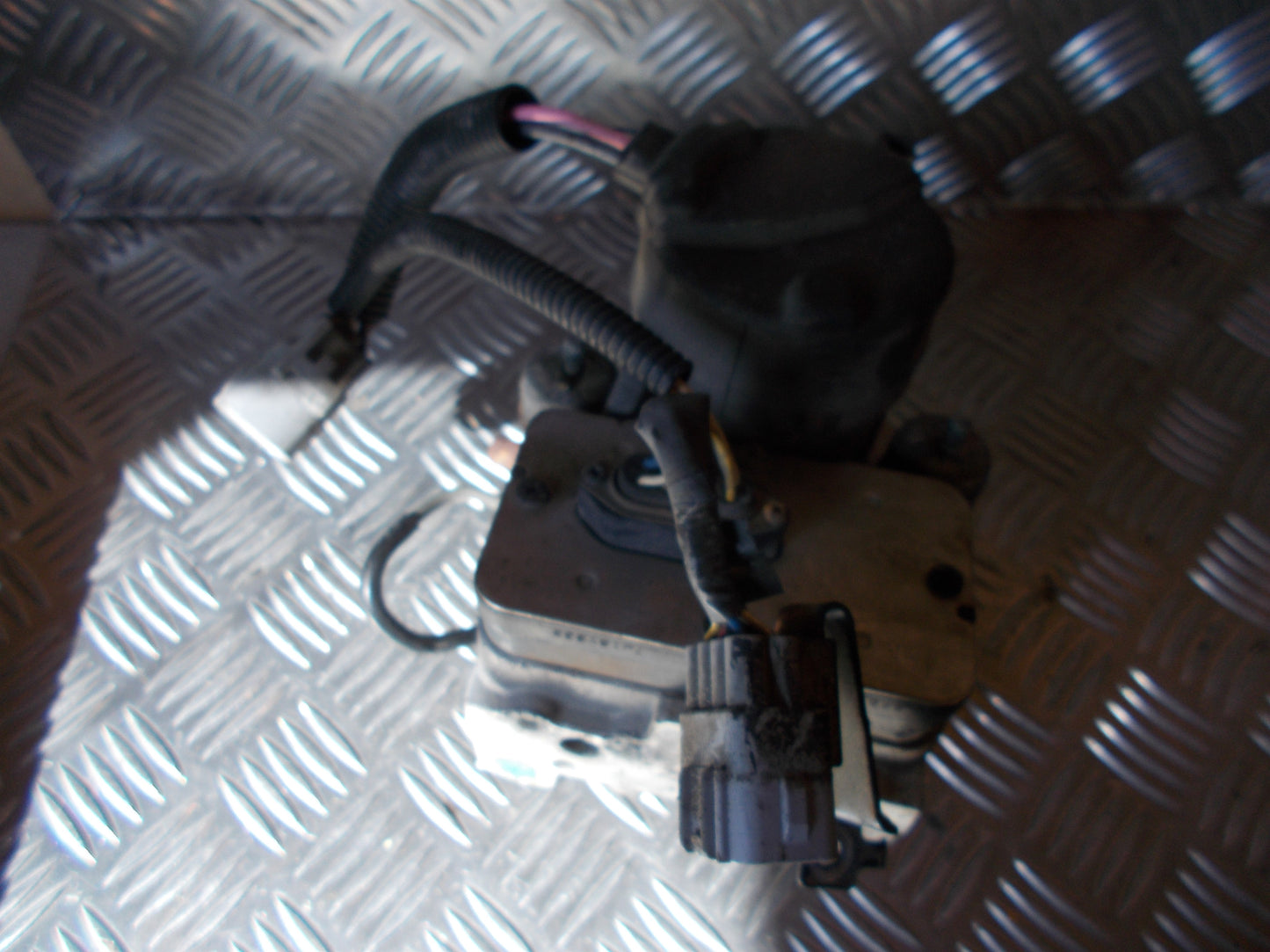 Toyota Corolla 3D E11 ABS Pumpe Med OEM Nr. 4451012140 Fra Toyota Ophugger