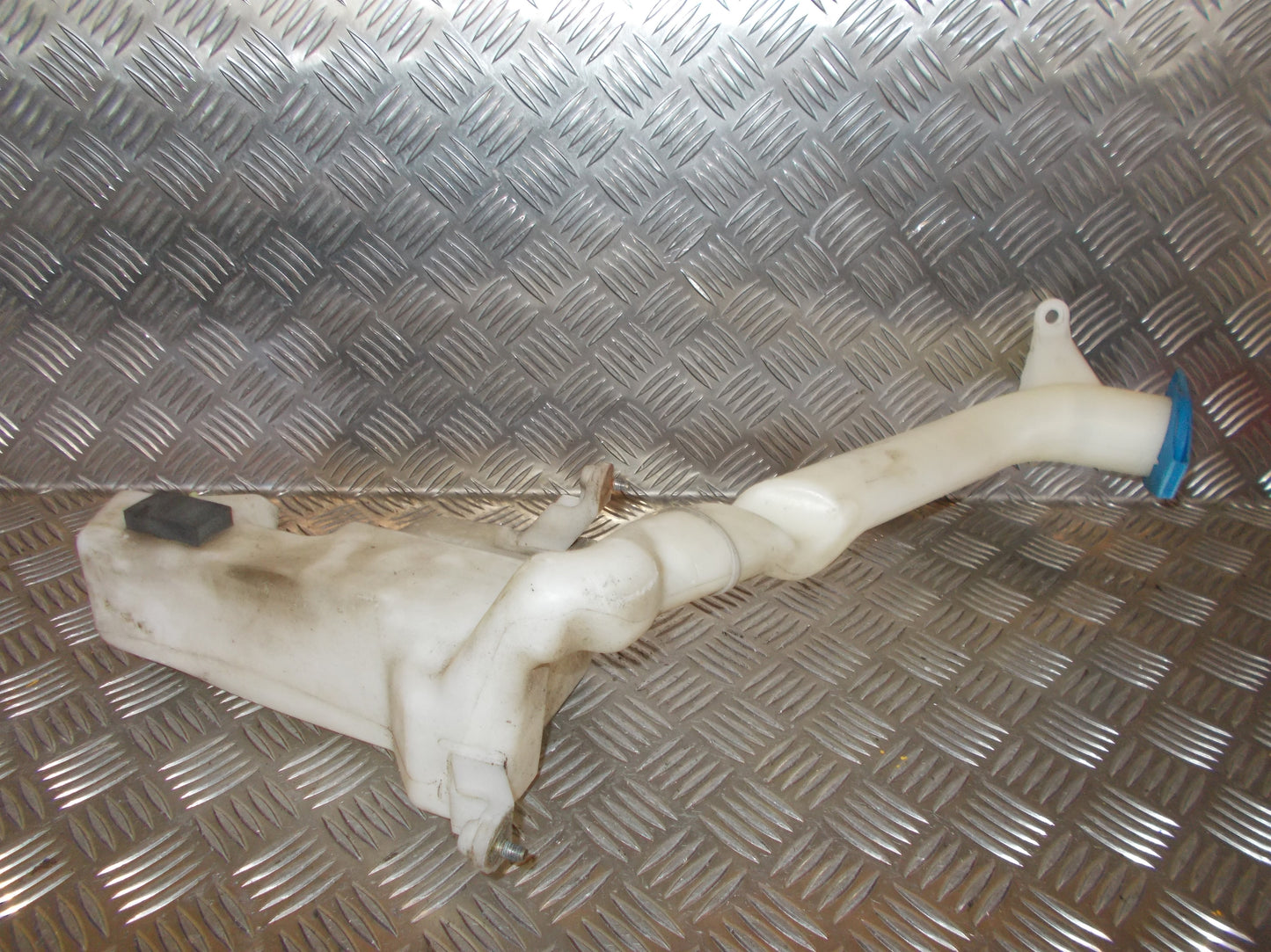 VW Fox 5Z Sprinkler M/Motor Med OEM Nr. 6Q0955153N Fra VW Ophugger