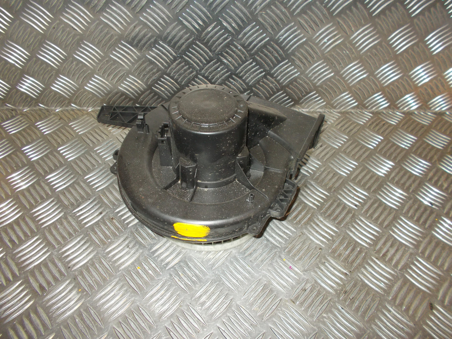 VW Fox 5Z Varmeblæser Med OEM Nr. 6Q1819015G Fra VW Ophugger