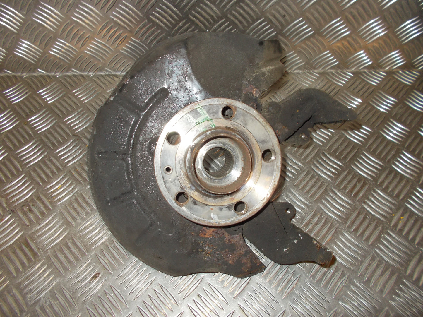 VW Fox 5Z Spindel For H Med OEM Nr. 6Q0407256AP Fra VW Ophugger