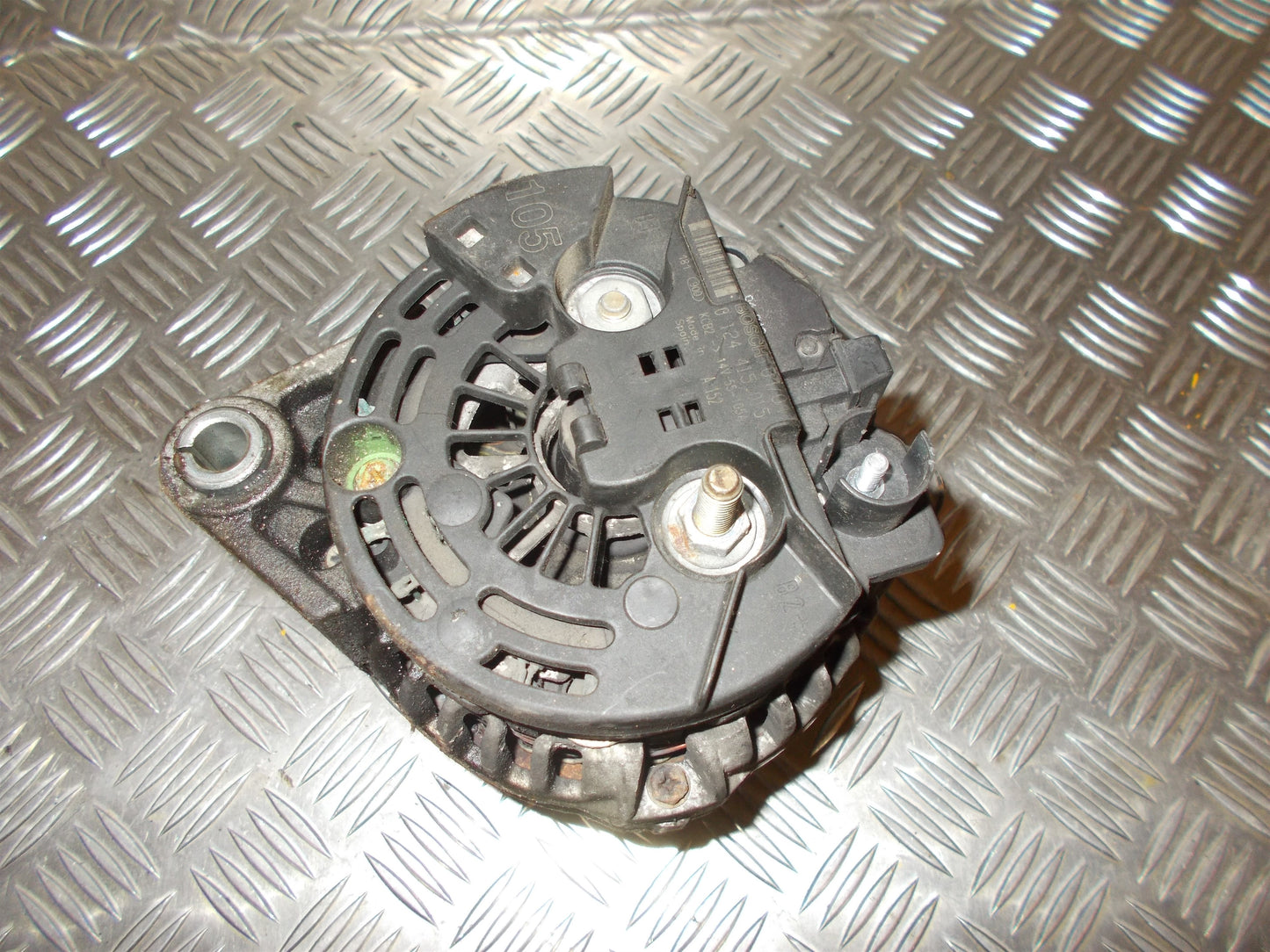 Alfa Romeo 147 Generator Med OEM Nr. 0124415015 Fra Alfa Romeo Ophugger