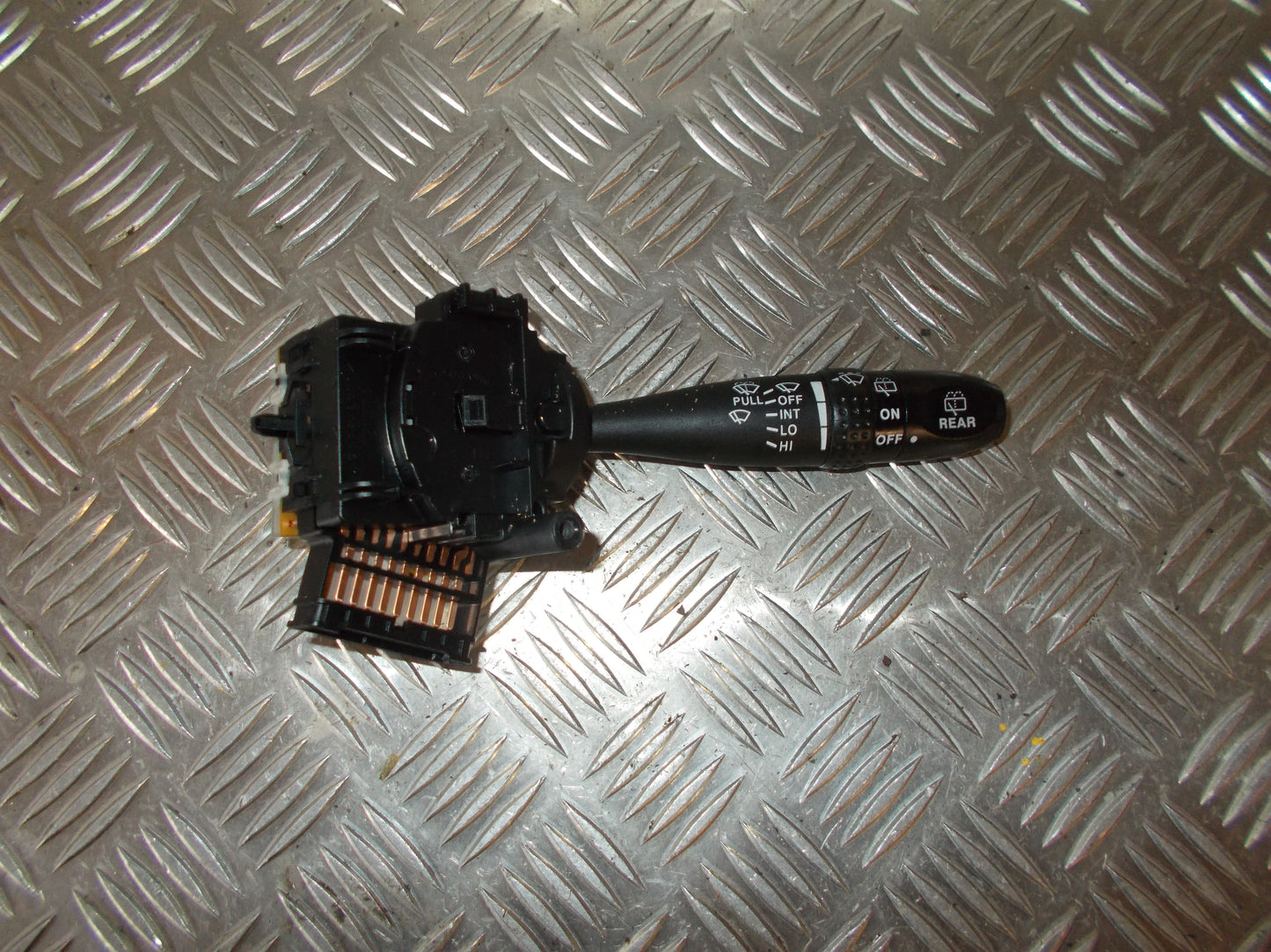 Kia Picanto Kontakt Visker Med OEM Nr. 75733A Fra Kia Ophugger