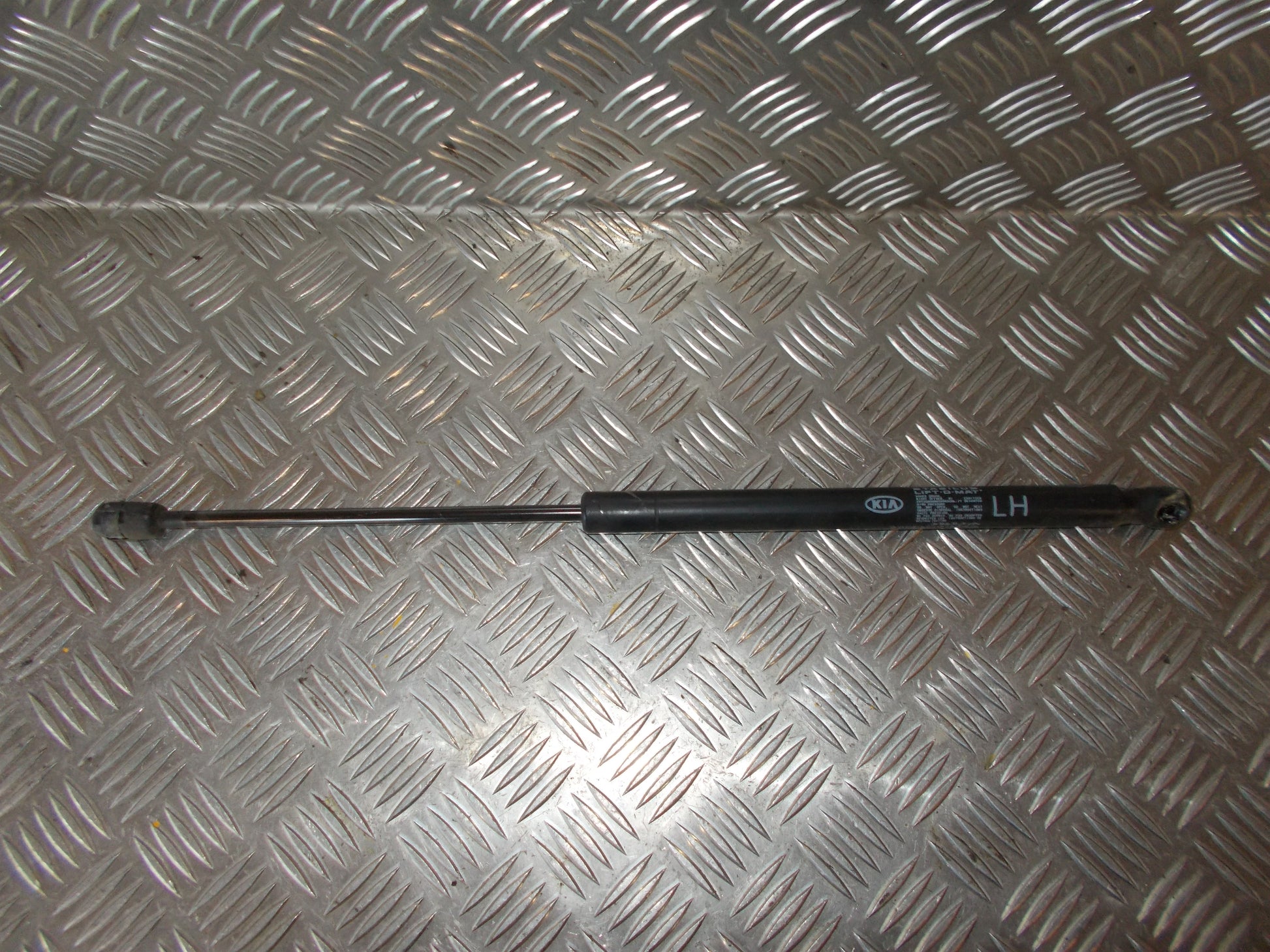 Kia Picanto Bagklapsdæmper Med OEM Nr. 8177007000 Fra Kia Ophugger