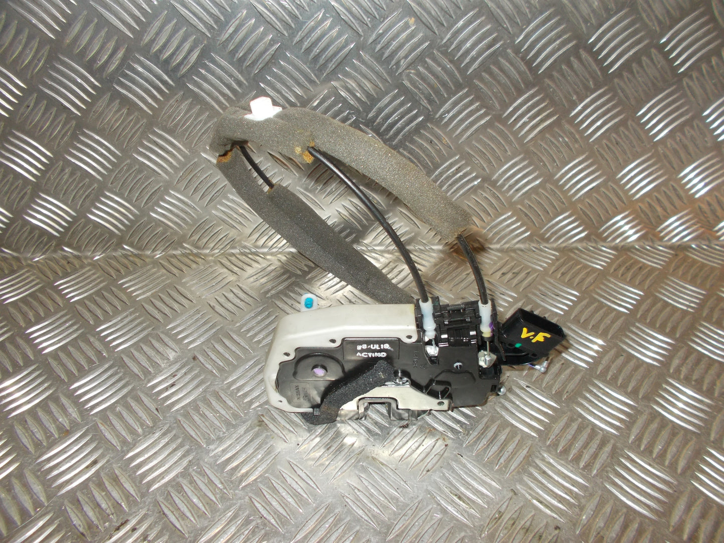 Nissan Micra K13 Dørlås Med OEM Nr. 805011HD1B Fra Nissan Ophugger