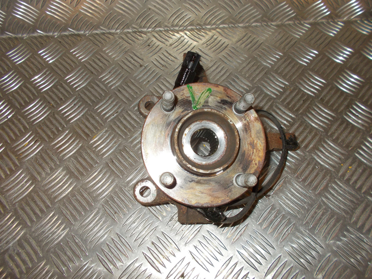 Nissan Micra K13 Spindel For V Med OEM Nr. 400151HH1A Fra Nissan Ophugger