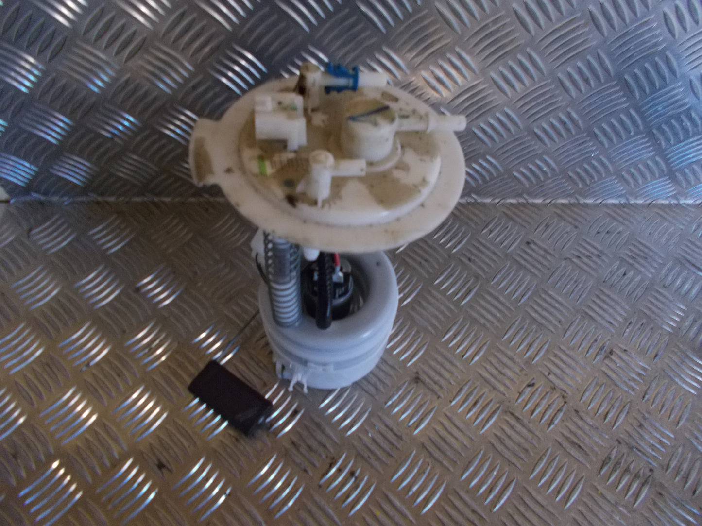 Nissan Micra K13 Benz/Brændstofpumpe El Med OEM Nr. TD5708C893 Fra Nissan Ophugger