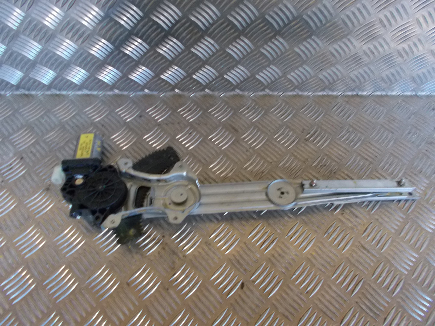 Nissan Micra K13 Rudemotor - Rudehejs Med OEM Nr. 827301HB1A Fra Nissan Ophugger