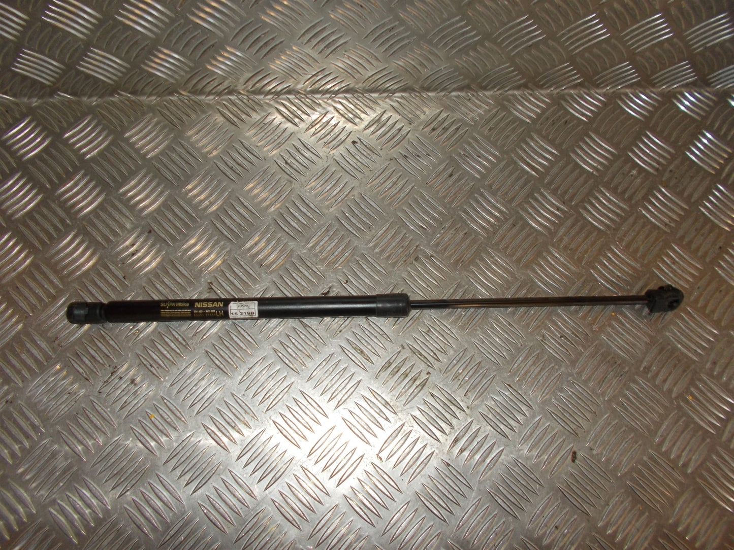 Nissan Micra K13 Bagklapsdæmper Med OEM Nr. 904513HN0A Fra Nissan Ophugger