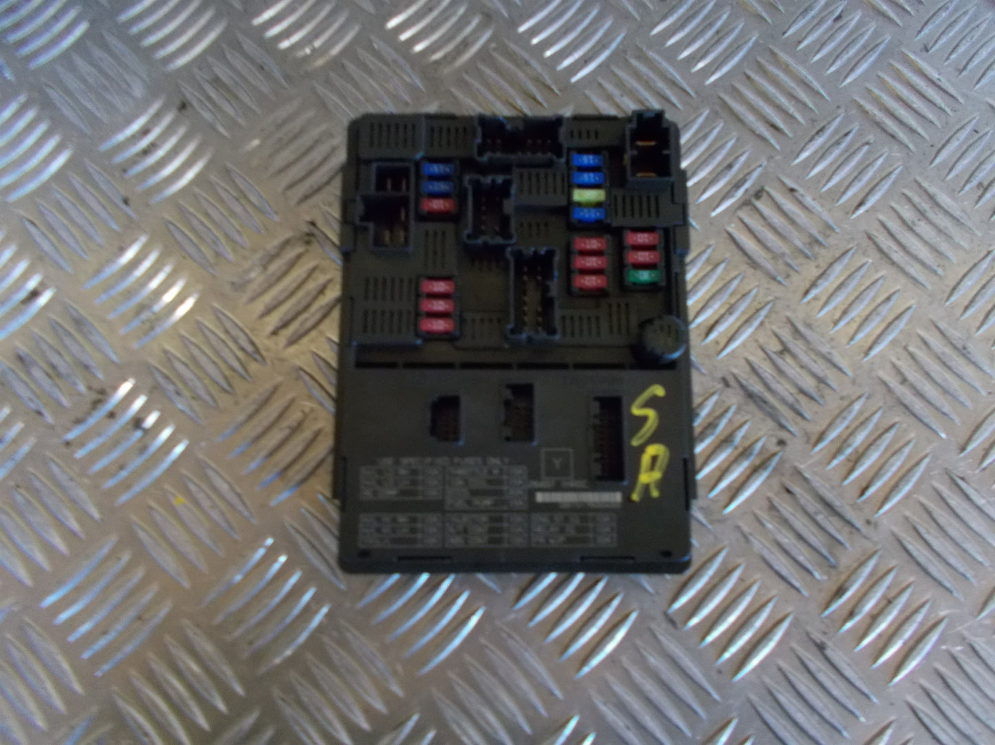 Nissan Micra K13 Sikringsboks Med OEM Nr. 284B71HR0C Fra Nissan Ophugger