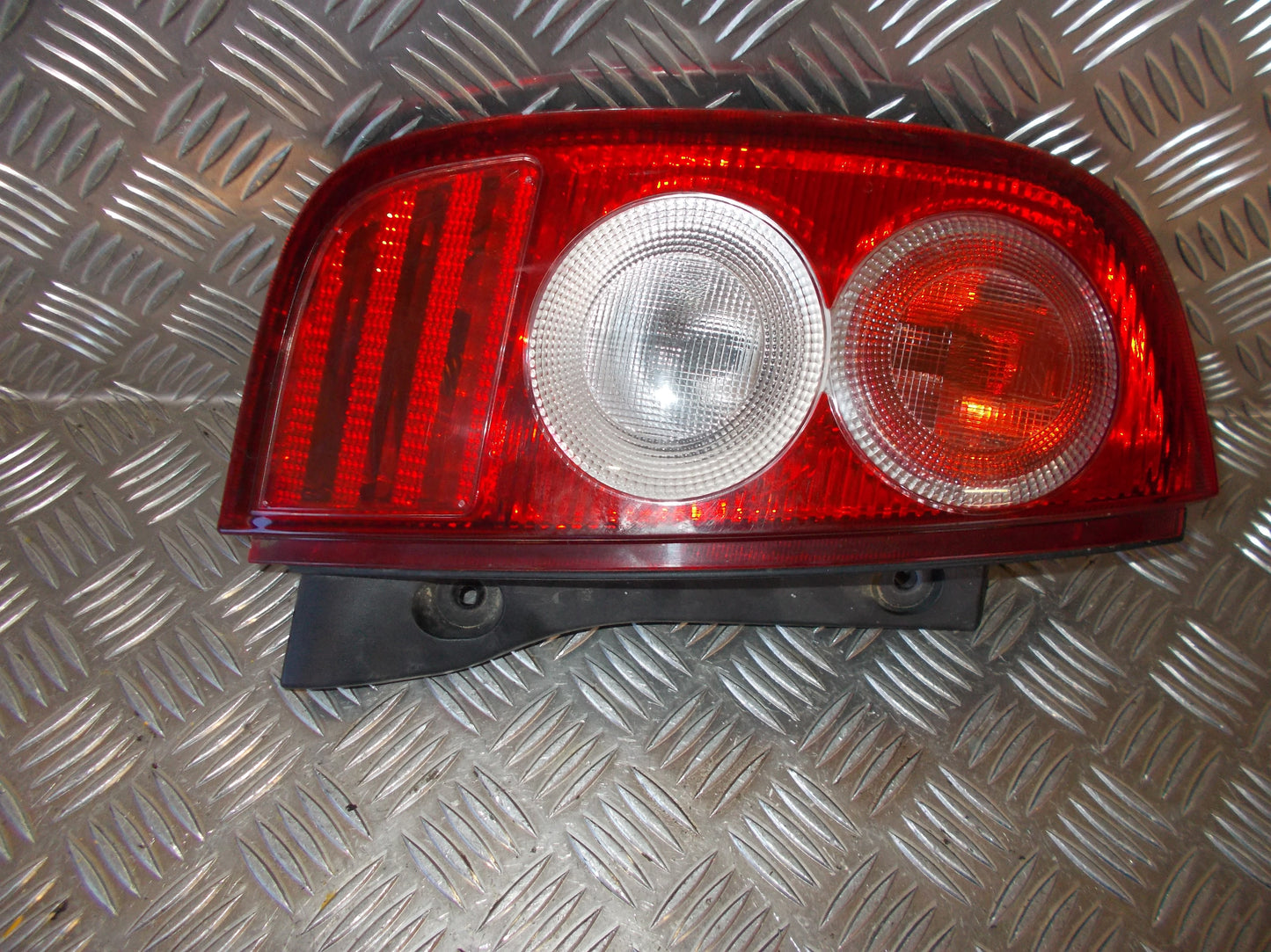 Nissan Micra K12 Baglygte Med OEM Nr. Ophugger Fra Nissan Ophugger