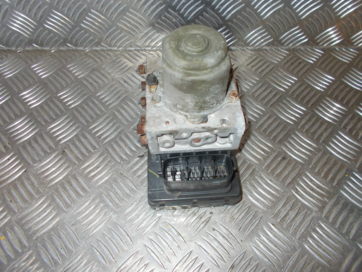 Toyota Avensis Verso Abs Pumpe Med OEM Nr. 4451044050 Fra Toyota Ophugger