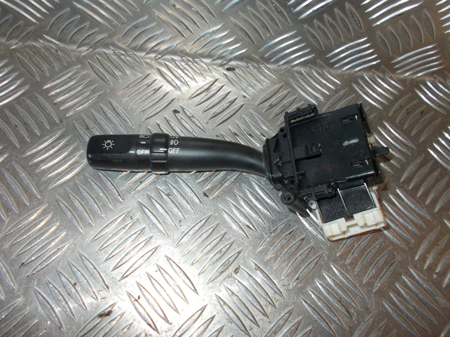 Toyota Avensis Verso Kontakt Blink Med OEM Nr. Ophugger Fra Toyota Ophugger