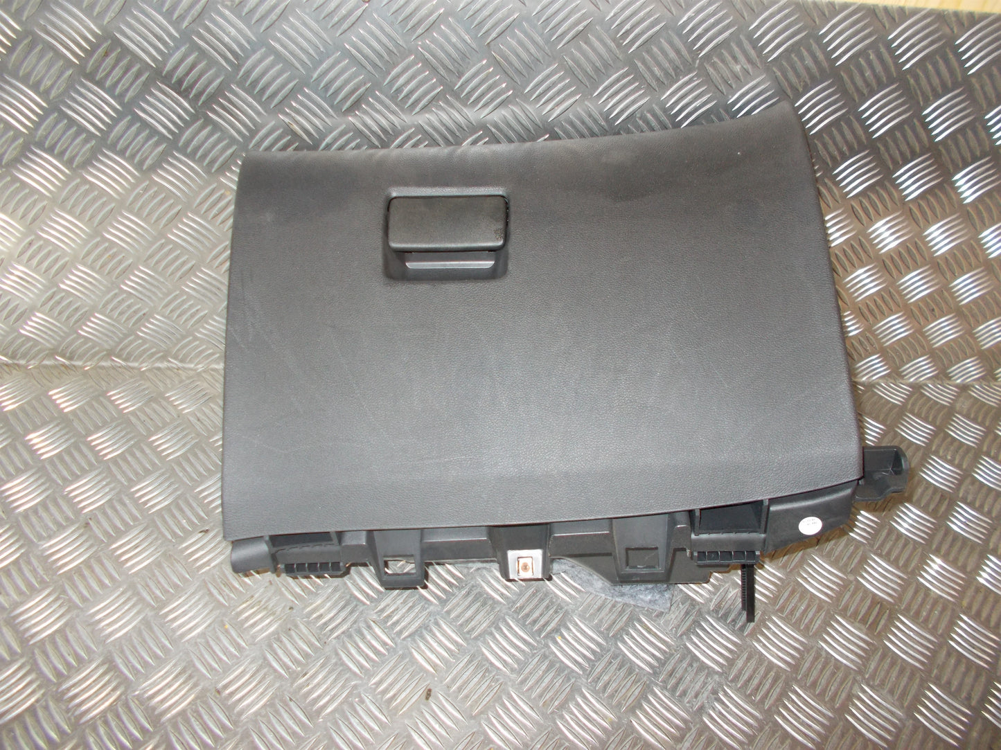 Opel Astra J Handskerum Med OEM Nr. 13313192 Fra Opel Ophugger