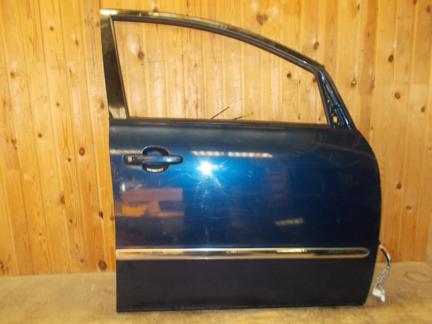 Toyota Avensis Verso Fordør H Med OEM Nr. 6700144060 Fra Toyota Ophugger