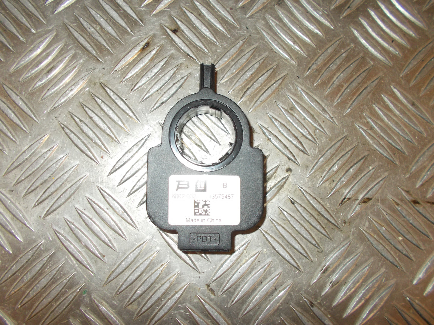 Opel Astra J Ratvinkelsensor Med OEM Nr. 13579487 Fra Opel Ophugger