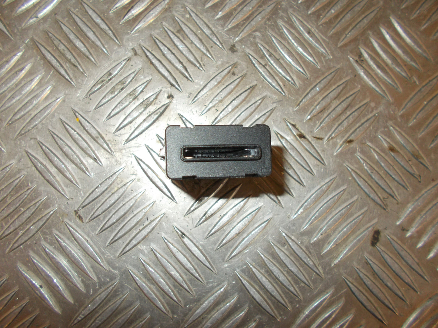 Opel Astra J Radio Div. Tilbehør Med OEM Nr. 13260041 Fra Opel Ophugger