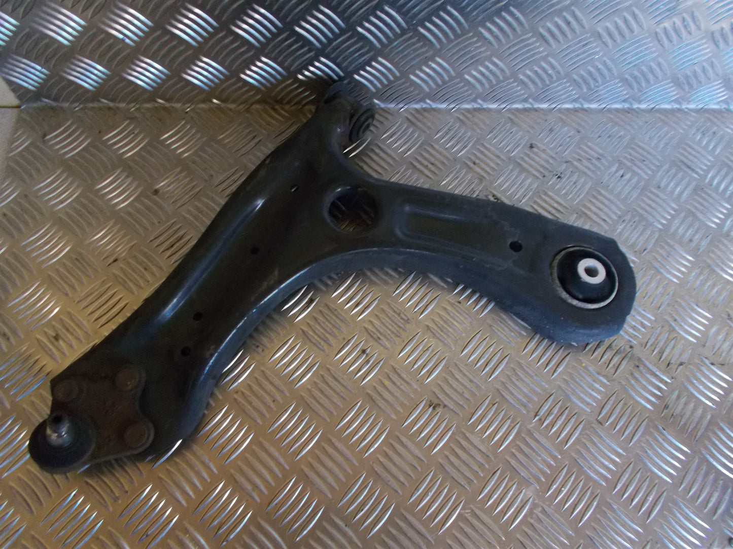 Seat Ibiza Bærearm F.N. V Med OEM Nr. 6R0407151A Fra Seat Ophugger