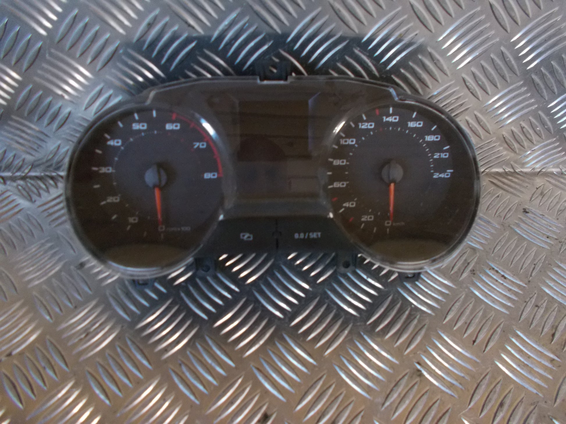 Seat Ibiza 6J Speedometer - Instrument Med OEM Nr. 6J0920802 Fra Seat Ophugger