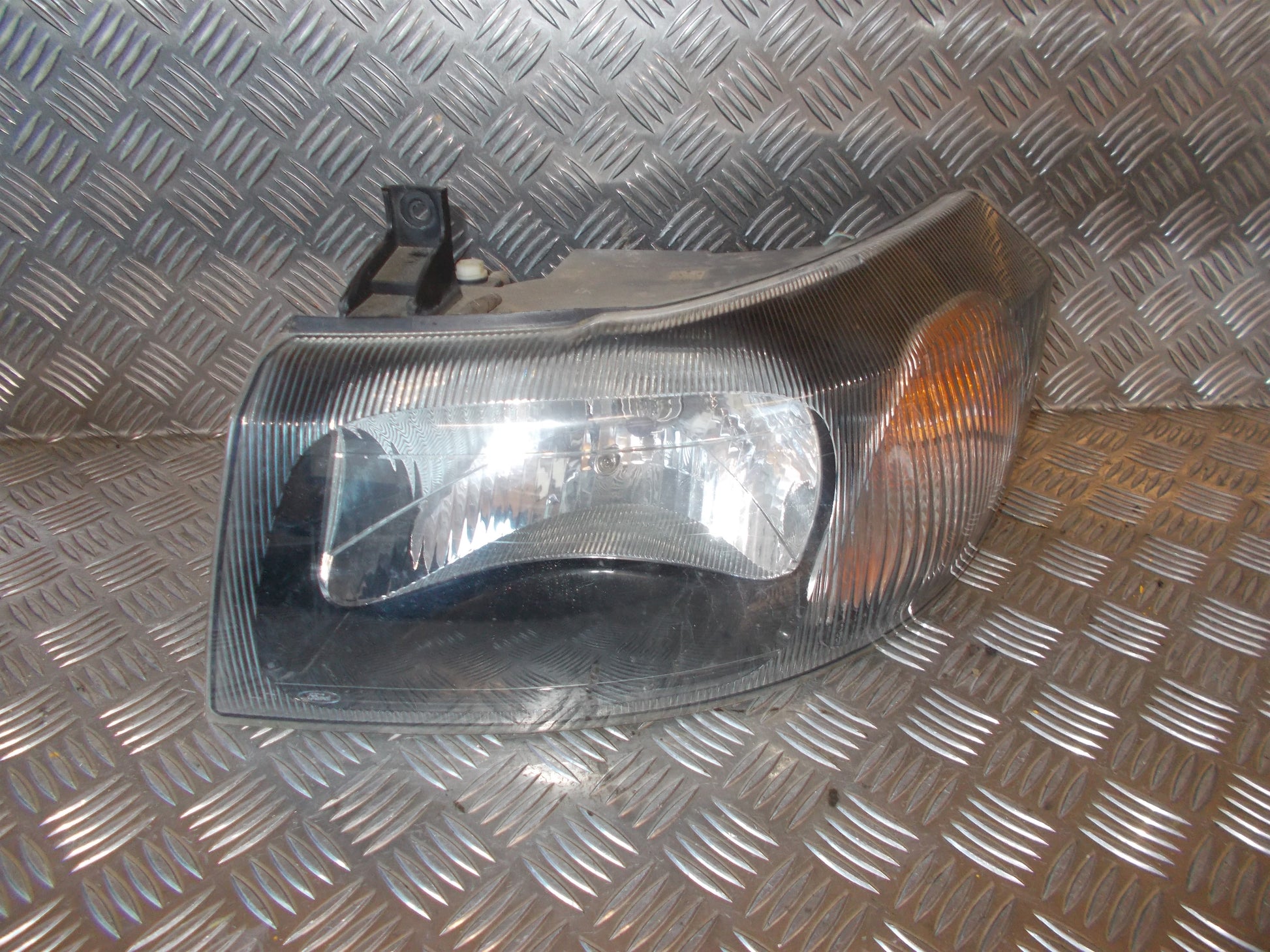 Ford Transit Forhj Forlygte Med OEM Nr. 4695290 Fra Ford Ophugger