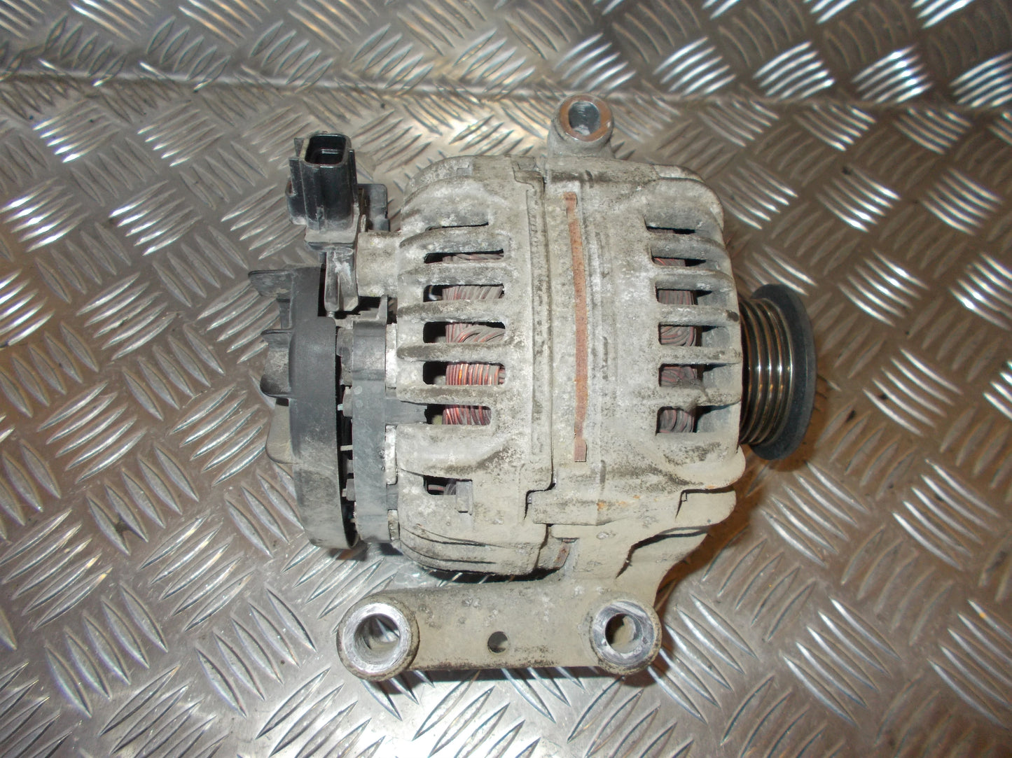 Ford Transit Forhj Generator Med OEM Nr. 0124415030 Fra Ford Ophugger