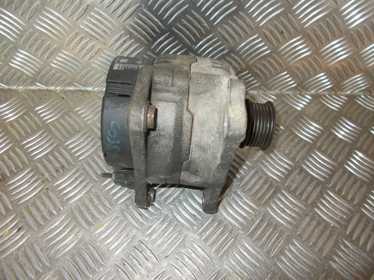 Audi 80/CAB Generator Med OEM Nr. 028903025A Fra Audi Ophugger