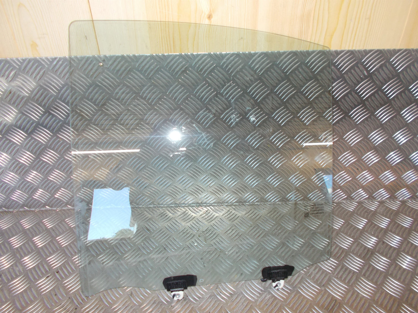 Nissan Micra K13 Dørrude - Siderude Med OEM Nr. 823011HB0B Fra Nissan Ophugger