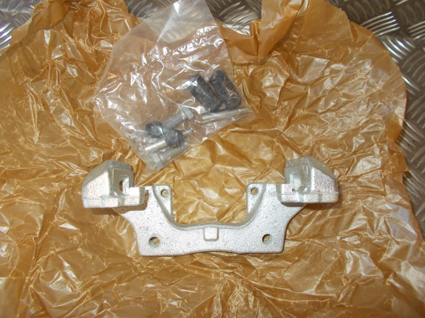 Mercedes E W211 Bremseåg Med OEM Nr. A0004205615 Fra Mercedes Ophugger