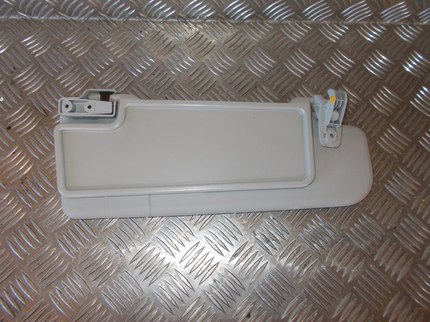 Skoda Octavia Solskærm Med OEM Nr. 1Z0857552R Fra Skoda Ophugger