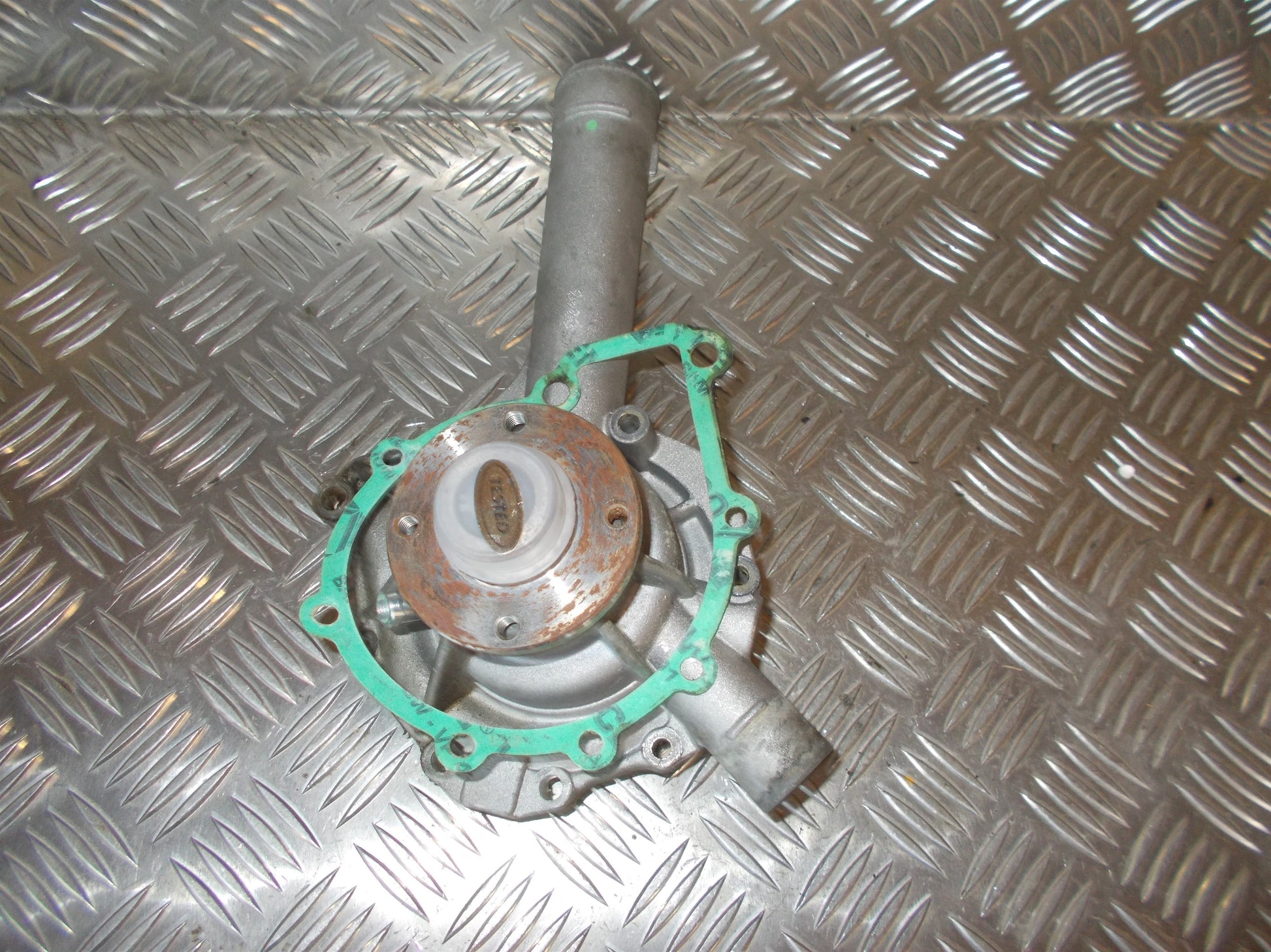 Mercedes C 180-280 W202 Vandpumpe Med OEM Nr. 1112004001 Fra Mercedes Ophugger