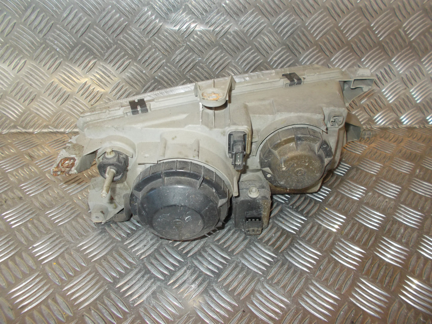 Saab 9-5 Forlygte Med OEM Nr. Ophugger Fra Saab Ophugger