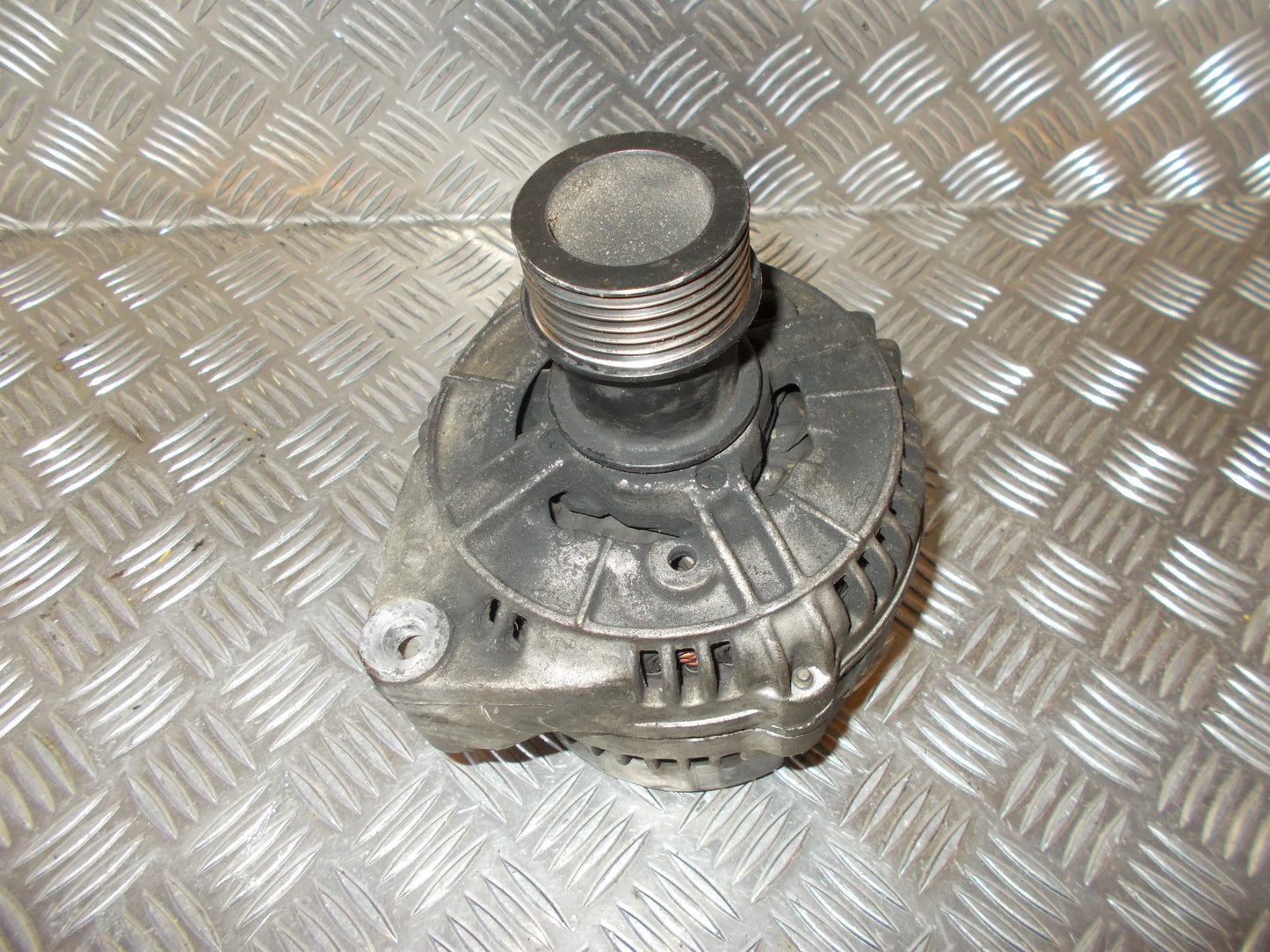 Saab 9‑5 Generator Med OEM Nr. 0123510096 Fra Saab Ophugger