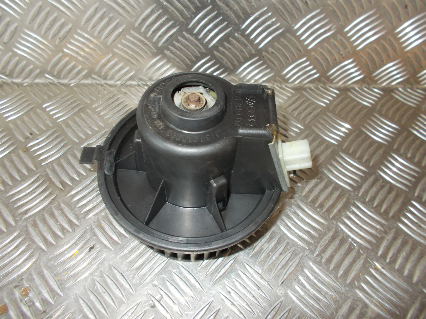 VW Golf 2 Varmeblæser Med OEM Nr. Ophugger Fra VW Ophugger