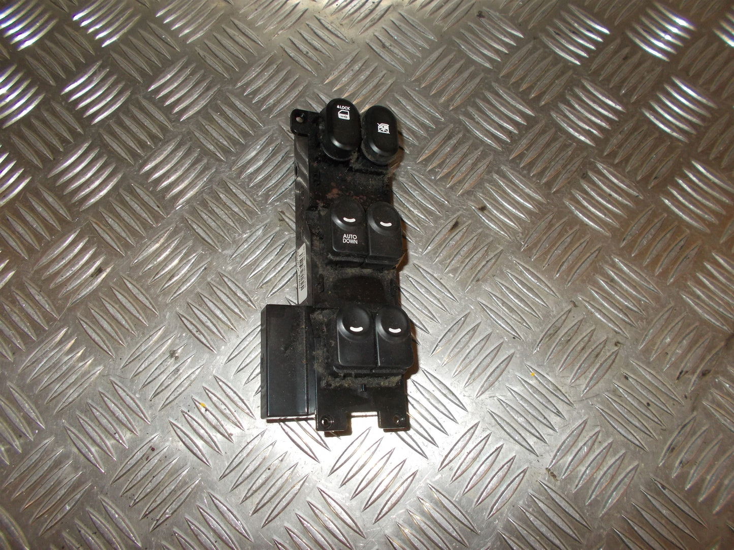 Hyundai I30 TM Kontakt Rudehejs Med OEM Nr. 935702L010 Fra Hyundai Ophugger
