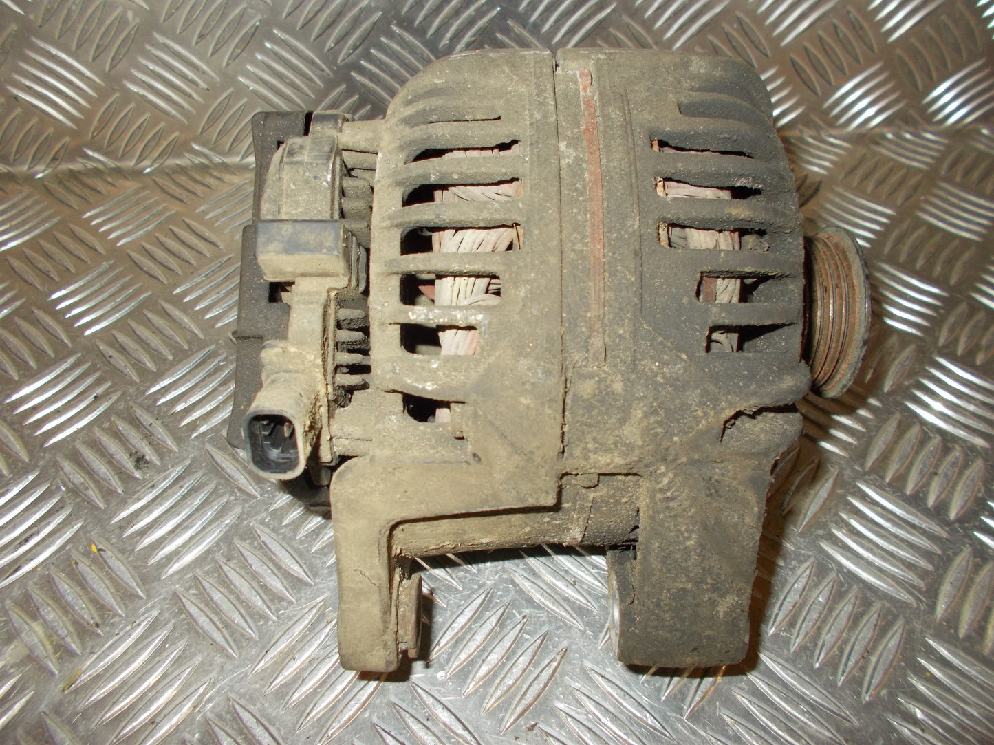 Opel Zafira A Generator Med OEM Nr. CA1582IR Fra Opel Ophugger