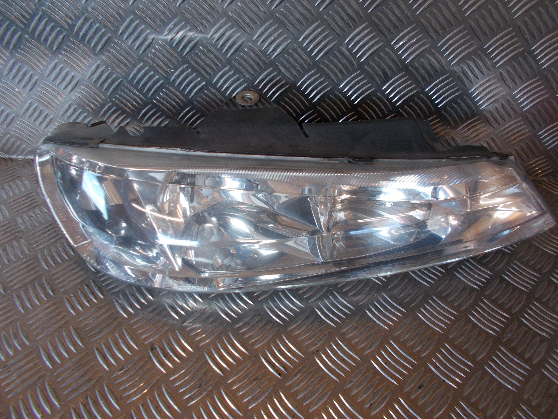 Peugeot 406 Forlygte Med OEM Nr. 6205V2 Fra Peugeot Ophugger