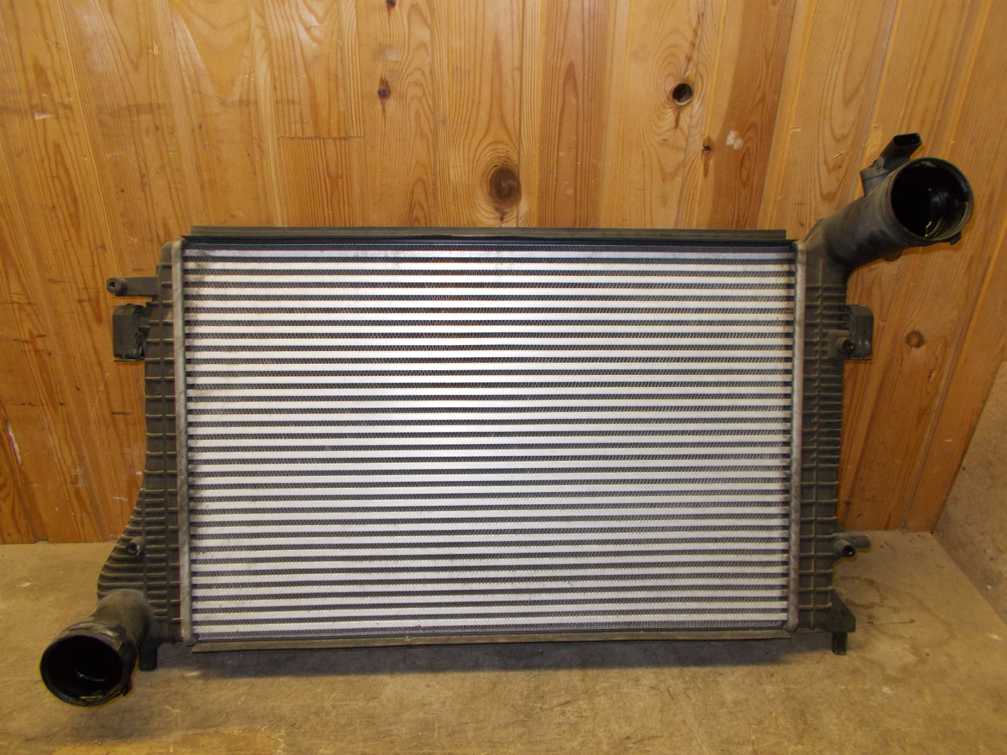 VW Golf 5 1K Køler Intercooler Med OEM Nr. 1K0145803H Fra VW Ophugger